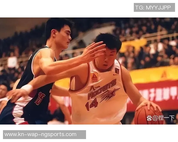 篮球中锋明星风采展现与精彩瞬间回顾的视觉盛宴 篮球中锋明星风采展现与精彩瞬间回顾的视觉盛宴